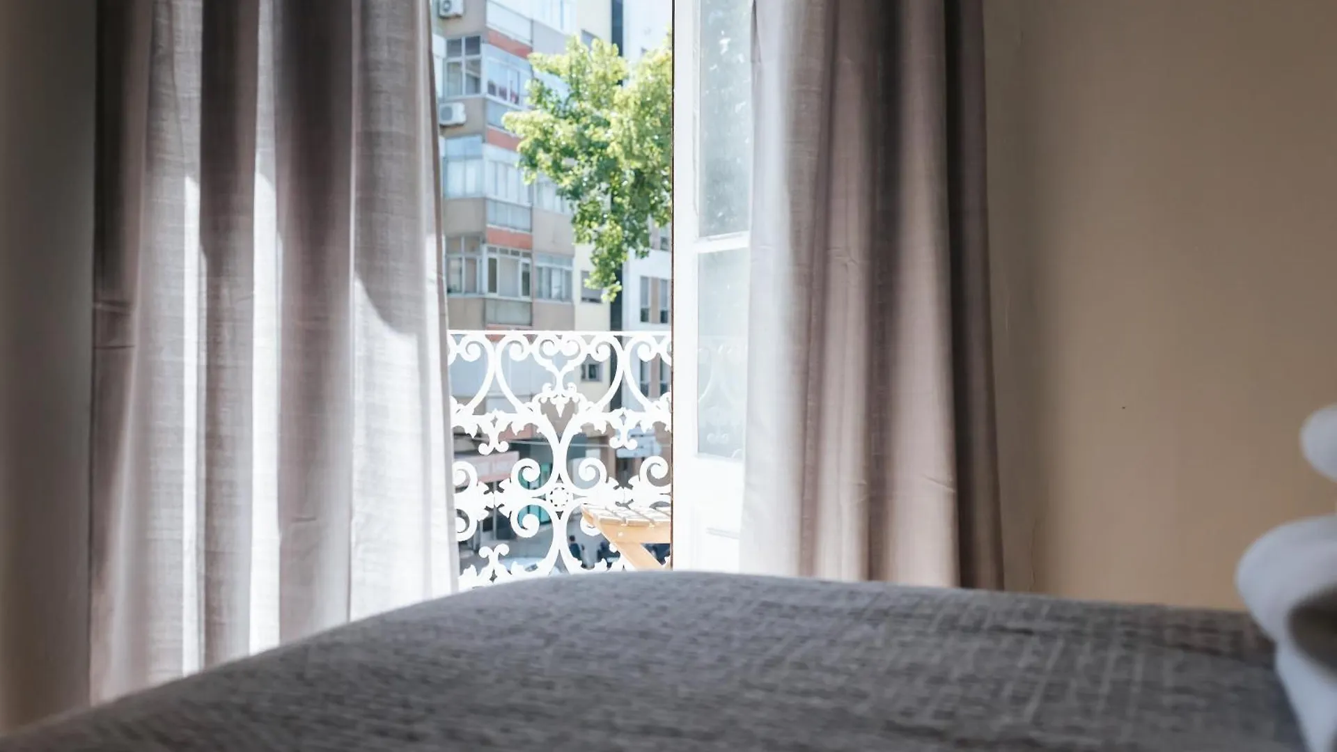 Aquilla Family Room 202 Lisbon Homestay