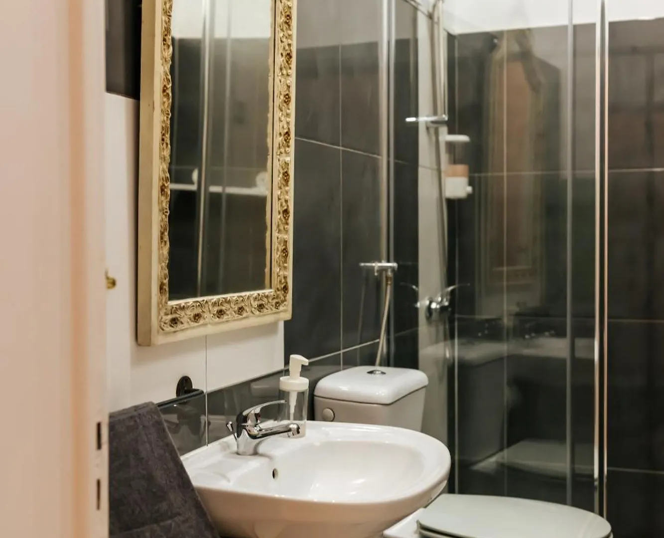 Homestay Aquilla Family Room 202 Lisbon