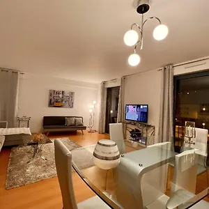 Luxury Castle View Homestay