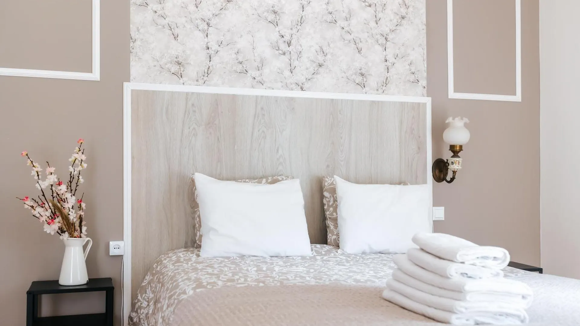 Homestay Aquilla Family Room 202 Lisbon Portugal